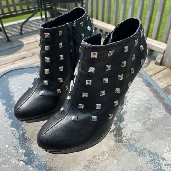 Studded Black Heels Size 8 - Picture 1 of 3